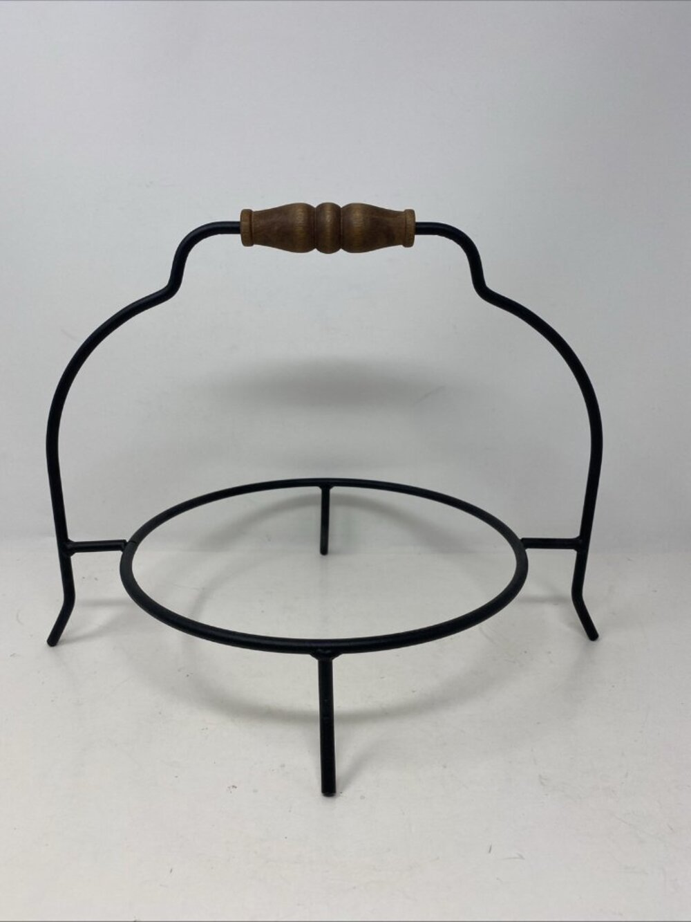 Longaberger Wrought Iron Single Tier Pie Plate Holder Wood Handle Grandma Bonnie